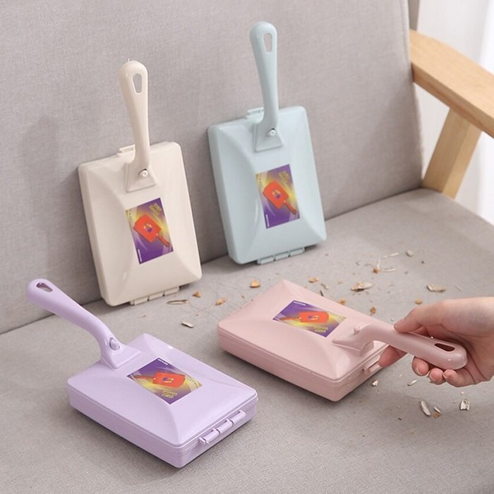 Carpet cleaning roller brush